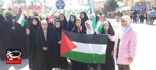 همزمان با آخرین جمعه ماه رمضان راهپیمایی روز جهانی قدس در صالح آباد برگزار شد.