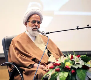 جمهوری اسلامی پرچم توحید را در عالم برافراشته است