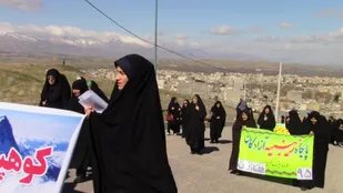 برگزاری پیاده&zwnj;روی بانوان نهاوندی به مناسبت هفته زن +تصاویر