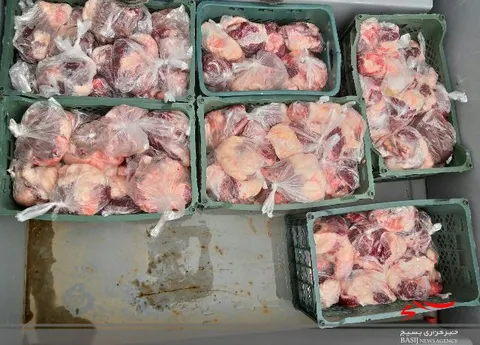 توزیع 140 کیلو گوشت تازه بین ولی نعمتان روستاهای فراهان توسط بسیج سازندگی ناحیه فراهان