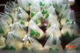 تهیه سبد غذایی و ارائه وام به همت حوزه حضرت معصومه(س) صالح&zwnj;آباد