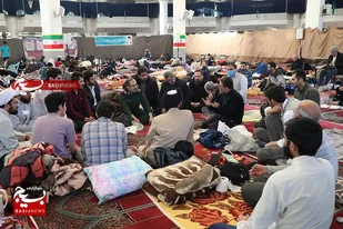 حضور صمیمانه فرمانده سپاه  استان قم در بین معتکفین/ قدردانی ستاد پشتیبانی اعتکاف از همراهی سپاه و بسیج استان