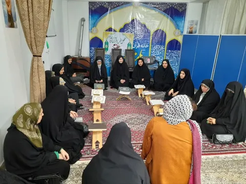پایگاه بسیج خدیجه (س) شاندرمن با« قرآن ، جهاد و خدمت به مردم» الگوی جامعه شده است 