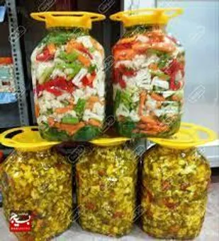 بانوی شوشتری که طعم ترشی را برای بیکاران شیرین کرد