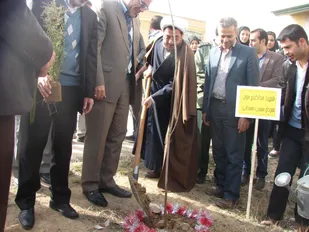 کاشت 200 اصله نهال به نام شهدای مدافع حرم در کبودراهنگ