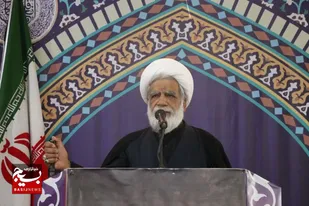 هشدار امام&zwnj;جمعه درباره وضعیت درمان و بیکاری جوانان