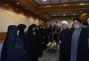روحانی با خانواده&zwnj;های شهدای هسته&zwnj;ای دیدار کرد