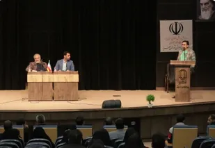 نشست سیاسی در سالن آمفی تئاتر پردیس شکیب مهریز برگزار شد