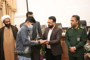 نشست صمیمانه هنرمندان با مسئولین خمینی شهر برگزار شد