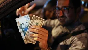 بلایی که دولت با گران کردن ارز بر سر مردم آورد/&laquo;کی بود کی بود ما نبودیم&raquo;عذر بدتر از گناه تیم روحانی