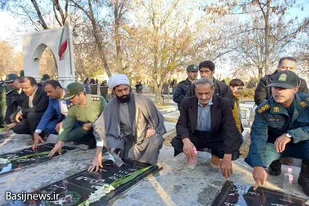 غبارروبی گلزار شهدای شهرستان رزن به مناسبت هفته بسیج