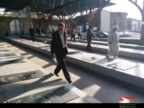 مزار شهدای میانه غبارروبی و عطرافشانی شد