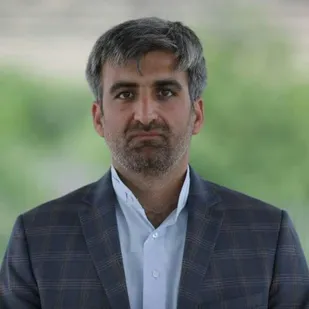 هنرمند بسیجی جناب آقای علی سلیمانی درباره شخصیت و منش سردار دلها گفت: باید همه کارها را برای رضای خداوند انجام بدیم و از هیچ کسی توقع نداشته باشیم.