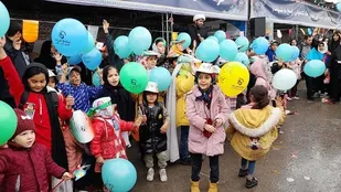 توزیع بسته های فرهنگی  و هدایا با رویکرد جوانی جمعیت در راهپیمایی بزرگ مسجد جمکران