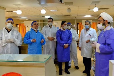 لحظاتی با یک روحانی در میان بیماران کرونایی بیمارستان بقیه الله(عج)/ فیلم