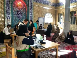 ویزیت رایگان بسیج جامعه پزشکی در منطقه کوی ثمین استان زنجان