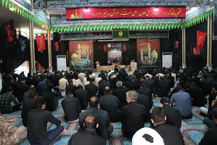 دهه اول محرم در اصل برای شهدای کربلا به شکلی یادواره شهدا گرفته می شود،هر روز به نام یک شهید شاخص کربلا است.