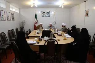دفاع از انقلاب مهم ترین رسالت سپاه و حوزه های علمیه است