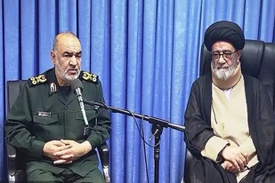 دشمن مترصد فرصت برای آسیب به نظام و مردم است/ وحدت نیروهای مسلح آتش دشمن را خاموش کرد