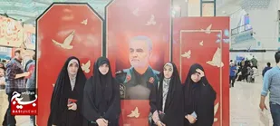 حضور دختران محله زینبیه قم در نمایشگاه کتاب تهران