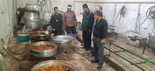 طبخ و توزیع بیش از ۵۰۰۰ پرس غذای گرم بین نیازمندان در شب شهادت امیرالمومنین(ع) در پیشوا