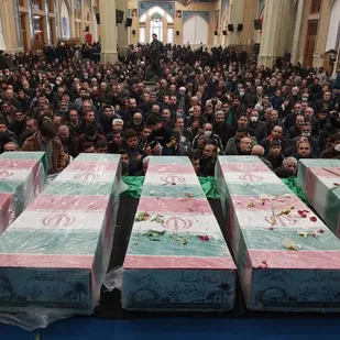 پیکر مطهر پنج شهید گمنام دفاع مقدس در استان قزوین تشییع و تدفین می شود+تصاویر از مسجد امام خمینی و امام حسن عسگری قزوین