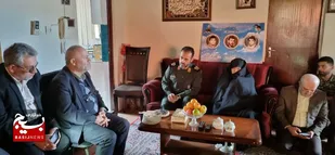 دیدار فرمانده سپاه قدس گیلان با مادر سه شهید دفاع مقدس