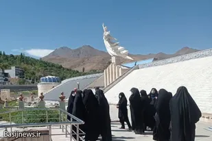 بازدید بسیجیان پایگاه محدثه بهار از باغ موزه دفاع مقدس همدان
