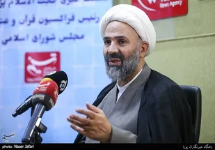 قطع وام ازدواج به بهانه سن "خلاف شرع و قانون" است