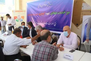 میز خدمت مسئولین شهرستان لارستان در میعادگاه نمازجمعه برپاشد