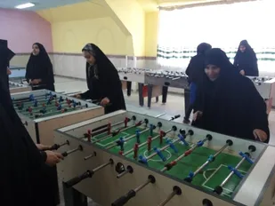 مسابقات فوتبال دستی بسیج خواهران در ملایر برگزار شد