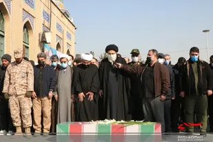 آیین تشییع پیکر سردار شهید مدافع حرم دهقان آزاد بر دستان مردم ولایتمدار کرج برگزار شد