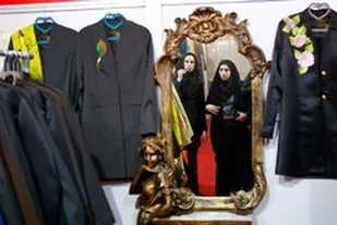 گفت&zwnj;وگوی با مدیرعامل گروه پژوهشی تحقیقات نساجی یک مؤسسه درباره نقش مد و لباس در مدیریت فضای عفاف و حجاب
فقدان شاخص&zwnj;های روشن حجاب، طراحان را سردرگم کرده است