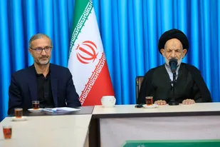 دشمن برای سلطه بر ملت&zwnj;ها به دنبال خروج جامعه از مدار قانون است