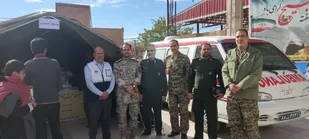 ارائه خدمات پزشکی گروه جهادی شهید ثمره درمانگاه فجر سپاه شهرستان زرند به مردم