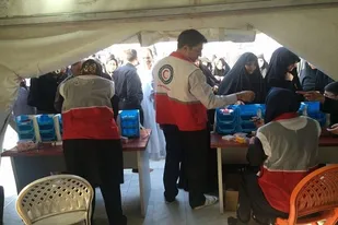 بهره مندی بیش از 400 نفر از زائران حسینی از خدمات درمانگاه هلال احمر زنجان