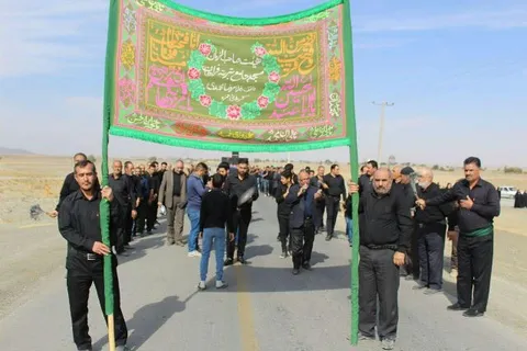 دسته عزاداری جاماندگان اربعین در روستای تبرته فراهان برگزار شد+عکس