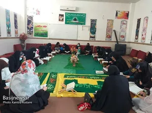 برگزاری محفل انس با قرآن کریم توسط خواهران بسیجی کرمانشاه