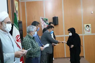 اهداء جوایز برندگان مسابقه بزرگ کتاب&zwnj;خوانی در اردکان