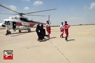 نوزاد بیمار در سیل جنوب سیستان و بلوچستان با بالگرد به بیمارستان کنارک منتقل شد