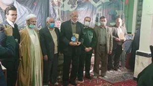 تجلیل از خانواده معزز شهیدان انقلاب  اسلامی و ایثارگران  غرب شهر اصفهان
