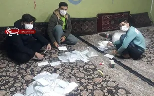 تهیه و توزیع ماسک و بسته های بهداشتی در بین مردم