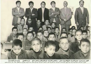 تصویر یادگاری از دانش آموزان و معلمان مدرسه کاشانچی در آران و بیدگل
