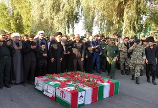 پیکرهای مطهر رزمندگان شهید حملات هوایی آمریکا در گتوند آرام گرفت