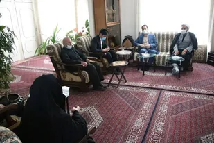 خانواده شهدا ذخایر ارزشمند و معنوی انقلاب و نظام هستند
