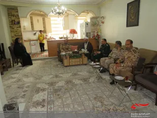 دیدار مسئول دفتر نمایندگی ولی فقیه در لشکر عملیاتی ۱۰ حضرت سیدالشهدا(ع) با خانواده شهید روحانی ابوالقاسم رزاقی  و  شهید عبدلی