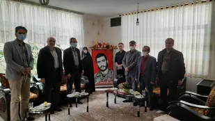 بزرگداشت روز شهید در دیدار با خانواده شهدای وابسته به کارکنان شهرداری بسطام+ تصاویر