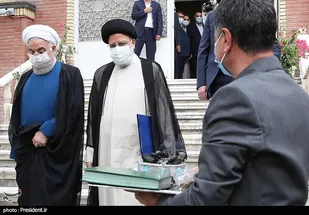 تحویل دفتر کار رییس جمهور اسلامی ایران