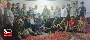 بسیجیان گروه مقاومت شهید یزدانپناه   محمود احمدی تنگستان میهمان خانواده شهید یزدانپناه شدند