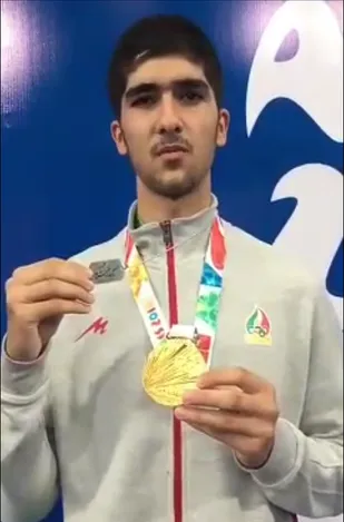 اهدا مدال طلای تکواندو به سردار شهید حسین غنیمت پور+ عکس